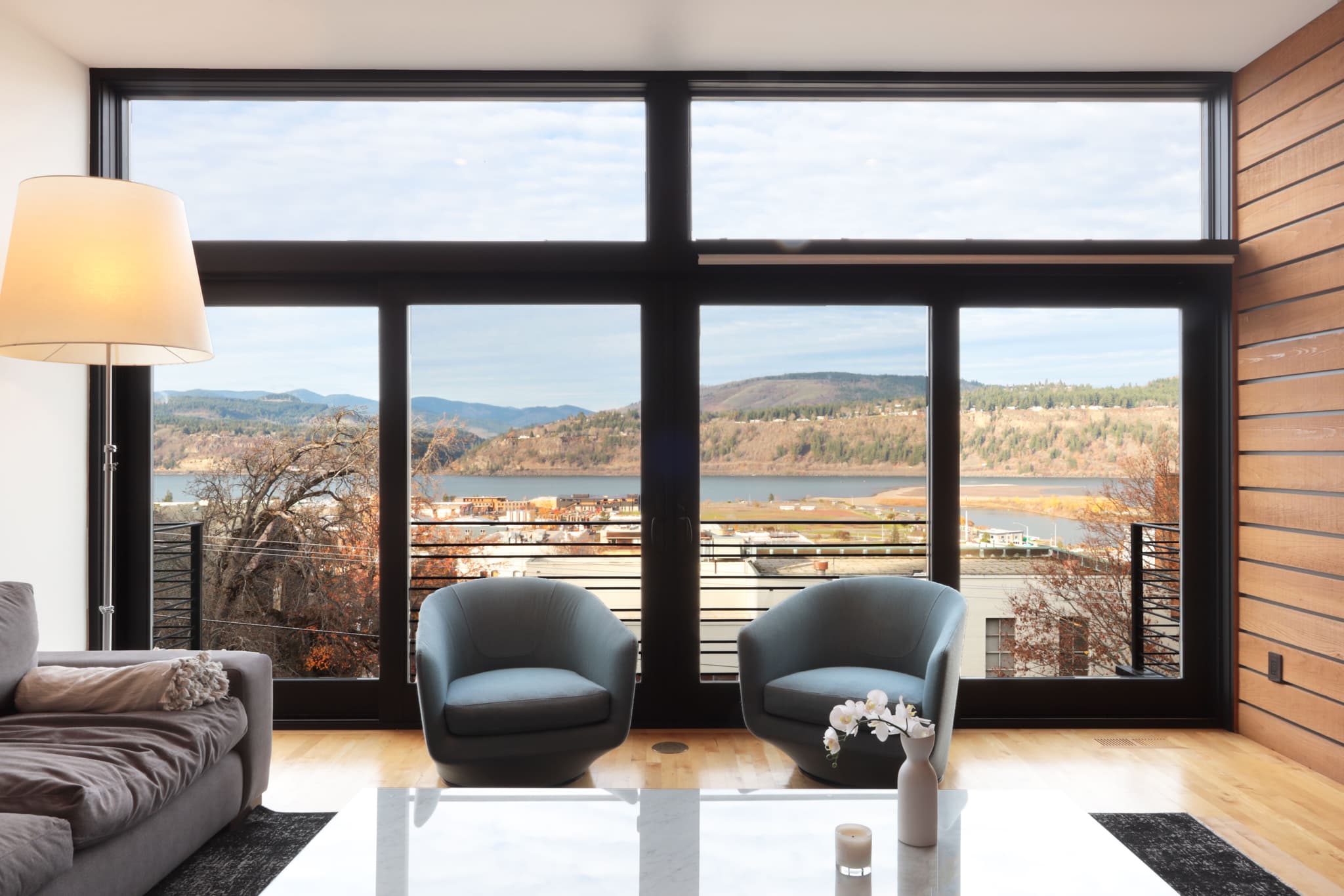 Hood River Luxury Home 17