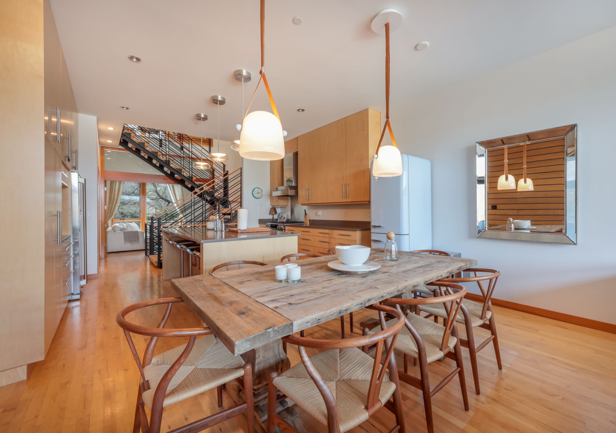 Hood River Luxury Home 19